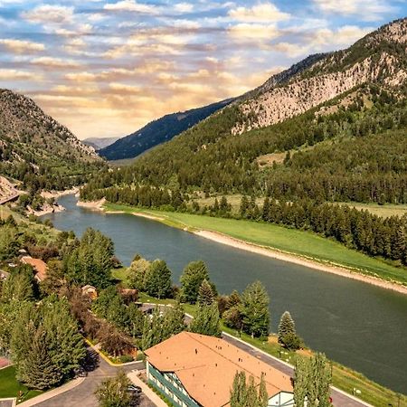 Flying Saddle Resort And Steak House Alpine Extérieur photo