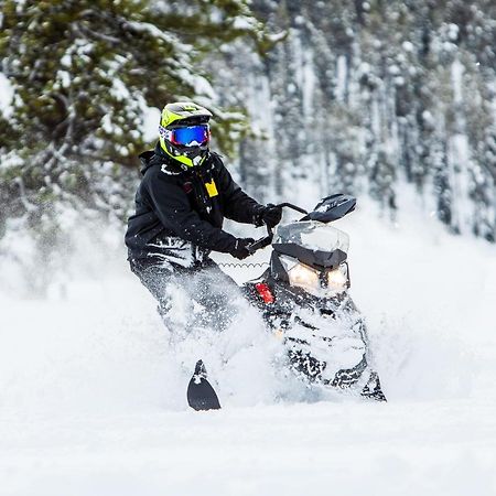 Flying Saddle Resort And Steak House Alpine Extérieur photo
