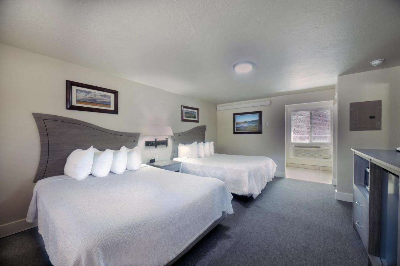Flying Saddle Resort And Steak House Alpine Extérieur photo