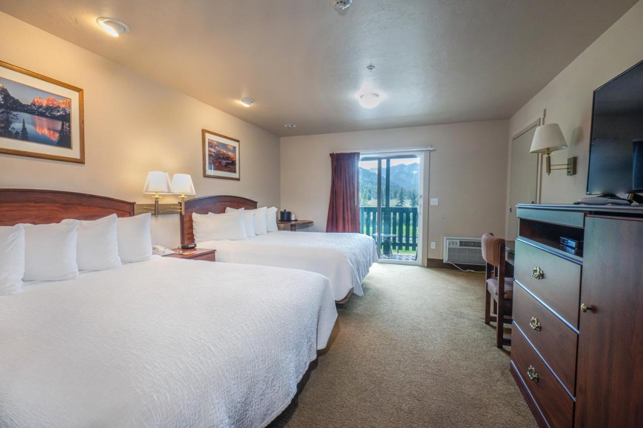 Flying Saddle Resort And Steak House Alpine Extérieur photo