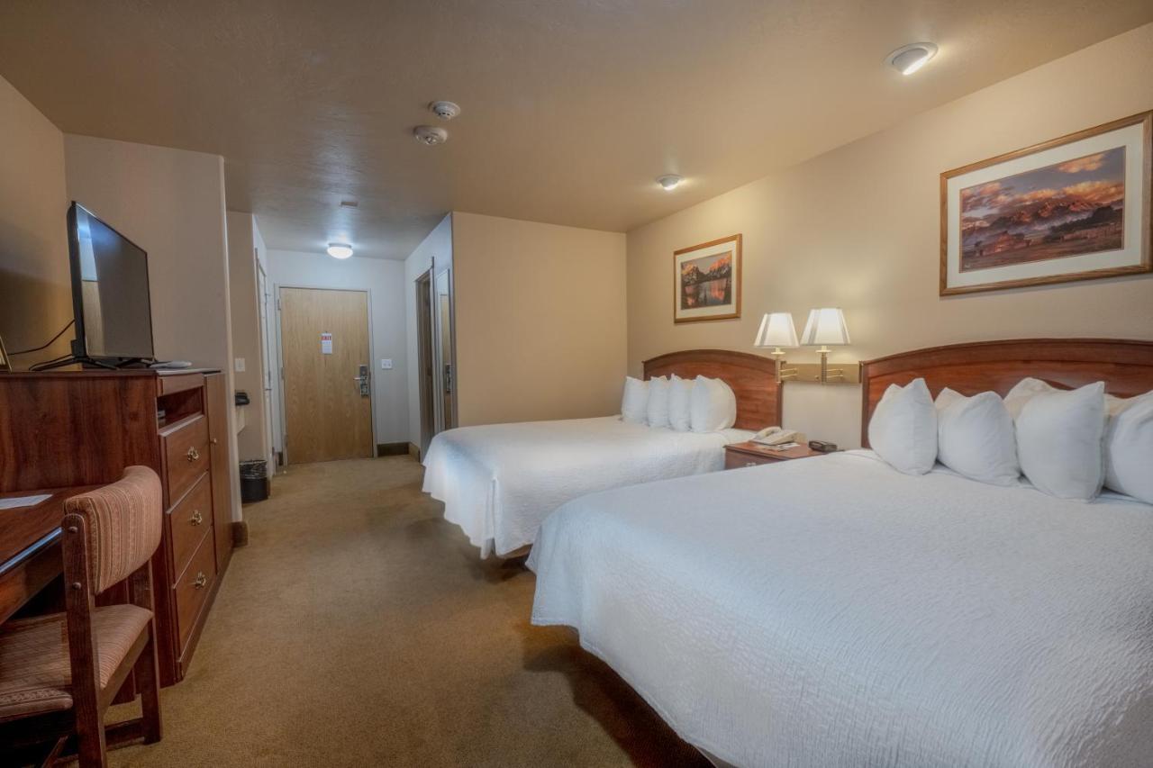 Flying Saddle Resort And Steak House Alpine Extérieur photo