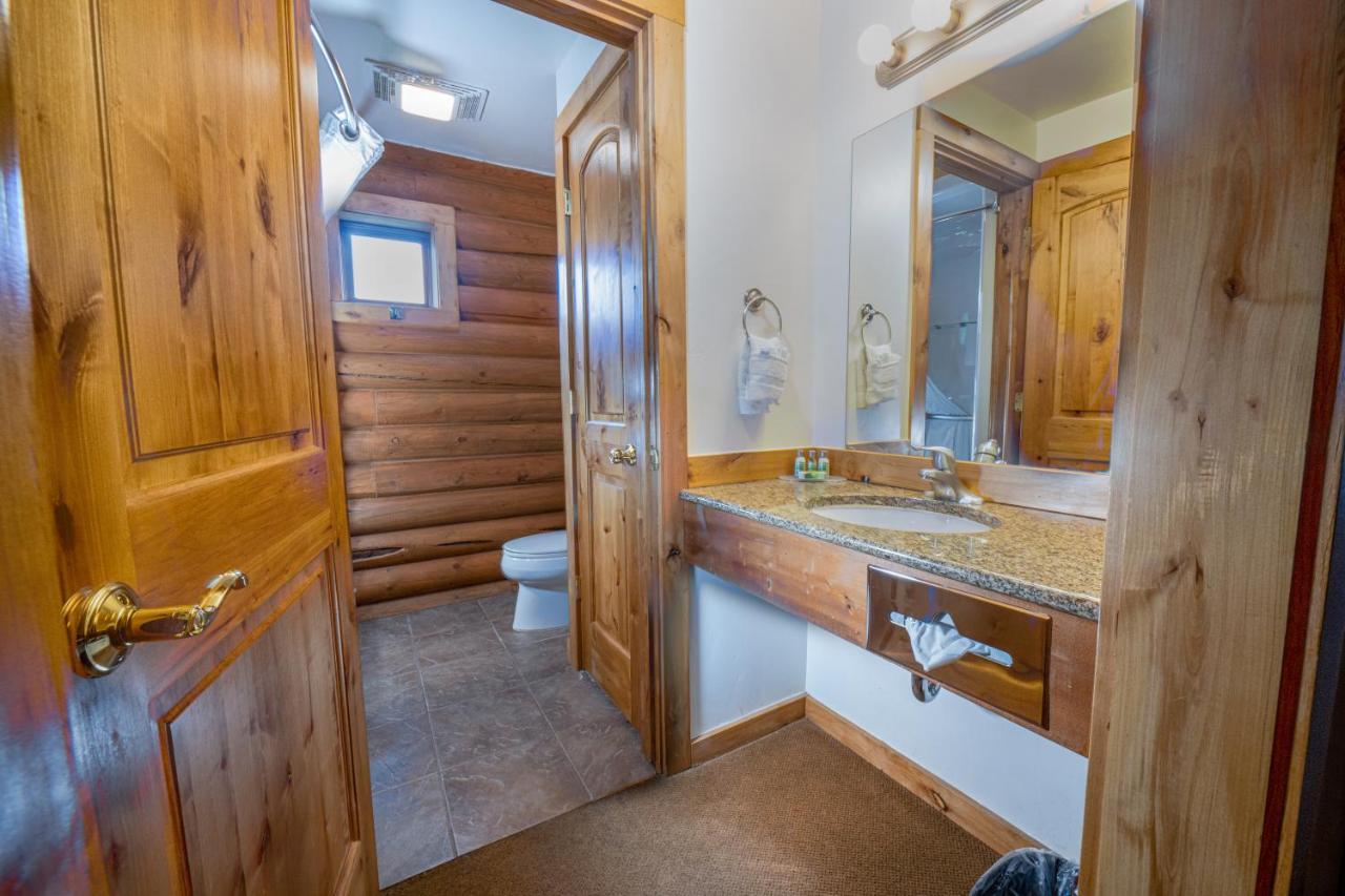 Flying Saddle Resort And Steak House Alpine Extérieur photo