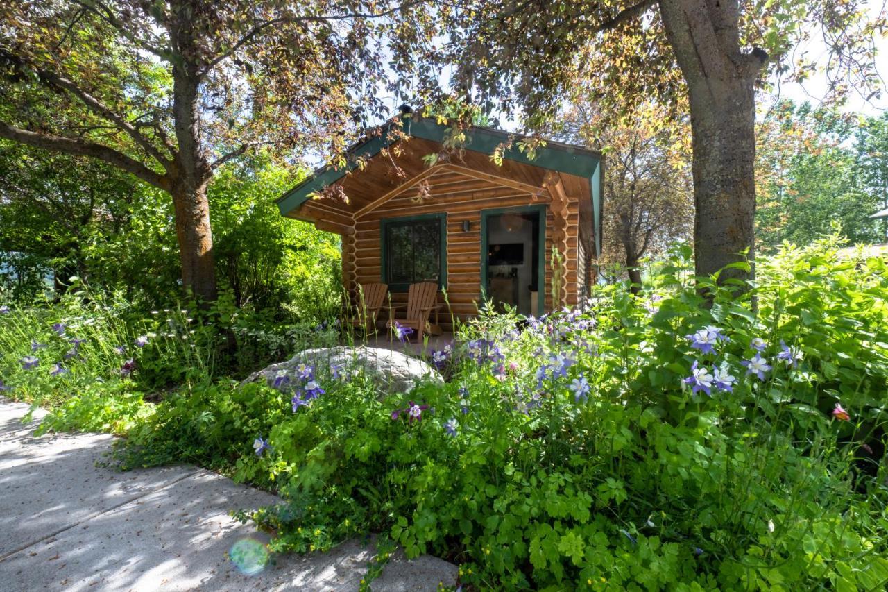 Flying Saddle Resort And Steak House Alpine Extérieur photo