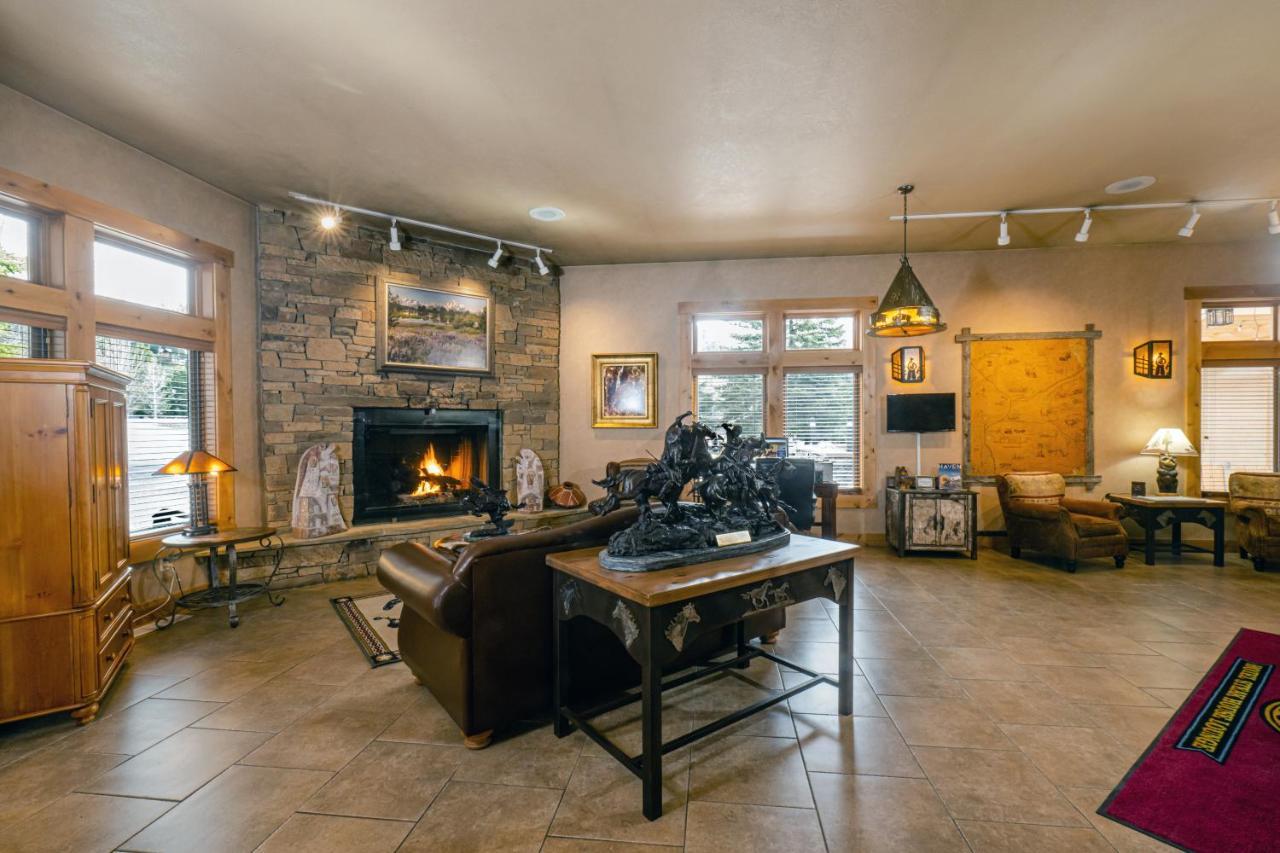 Flying Saddle Resort And Steak House Alpine Extérieur photo