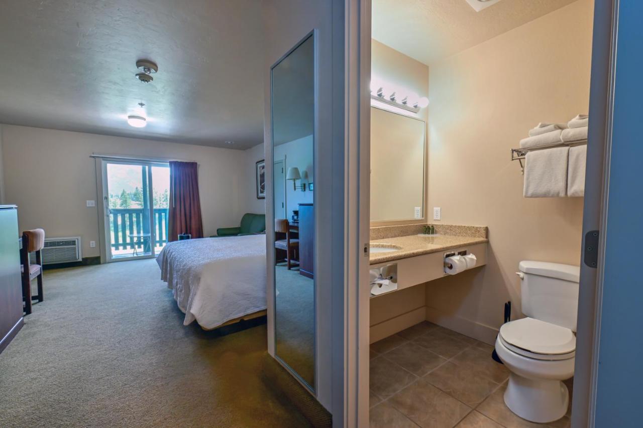 Flying Saddle Resort And Steak House Alpine Extérieur photo