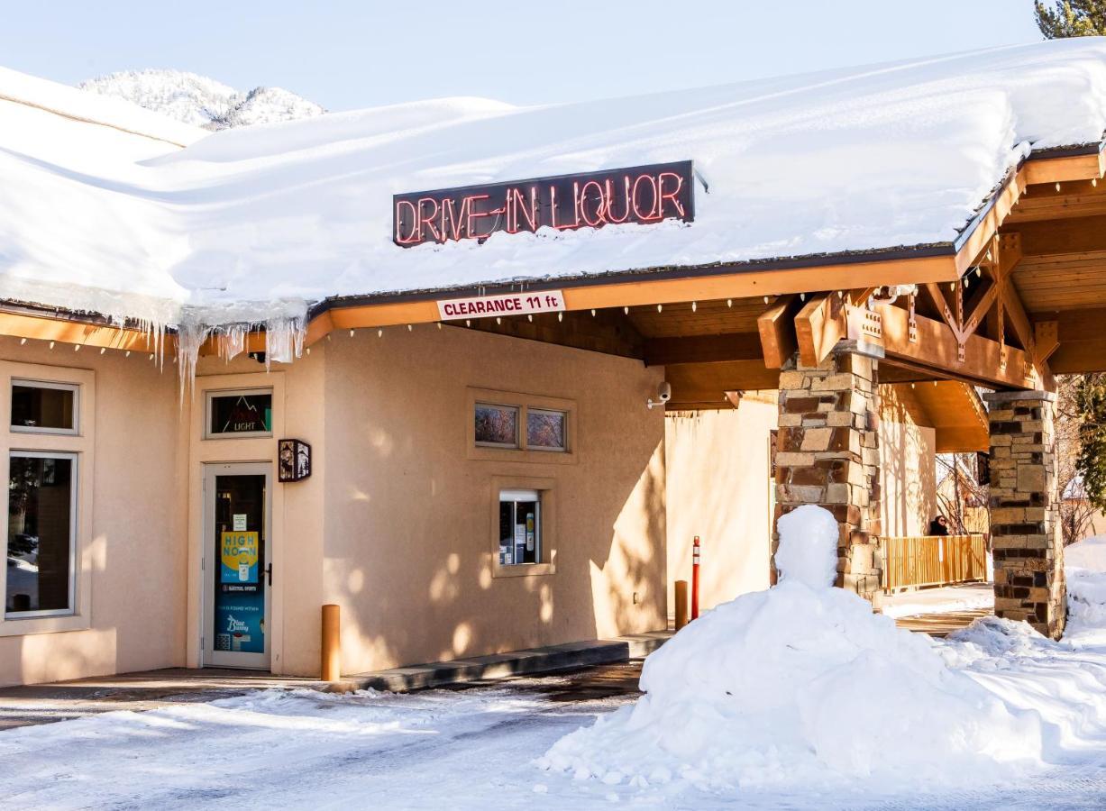 Flying Saddle Resort And Steak House Alpine Extérieur photo