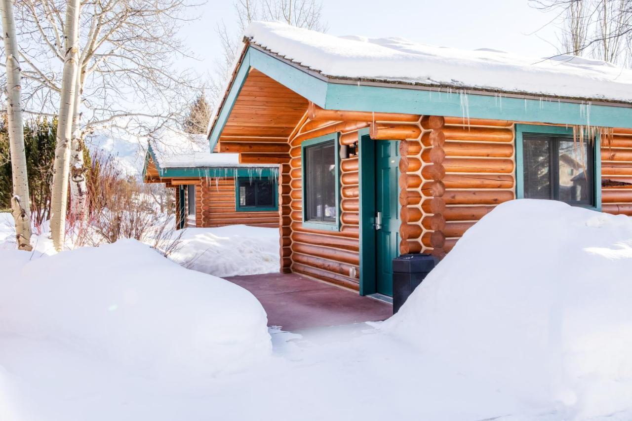 Flying Saddle Resort And Steak House Alpine Extérieur photo