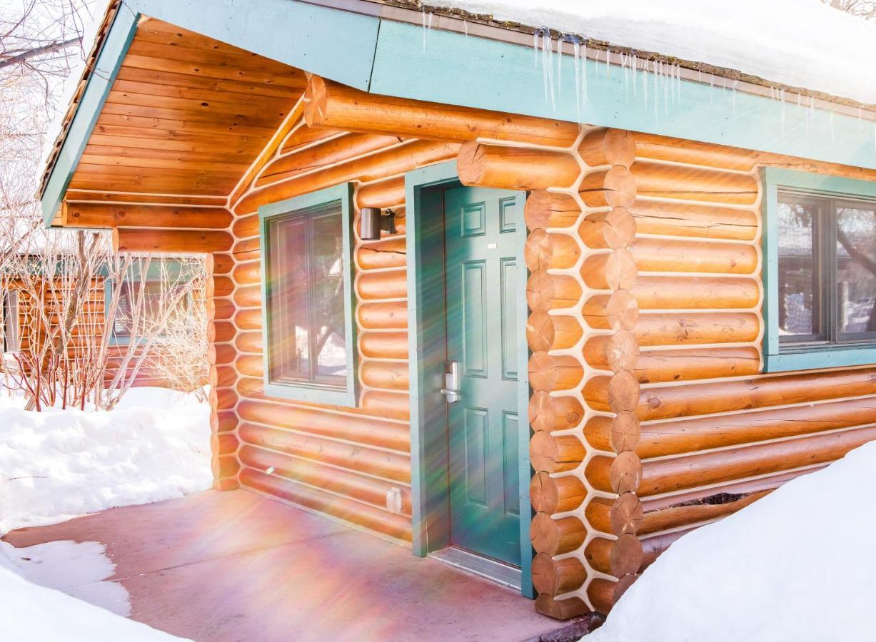 Flying Saddle Resort And Steak House Alpine Extérieur photo