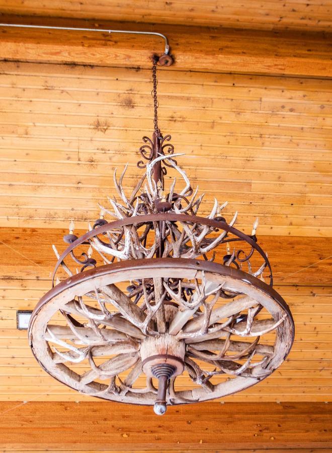 Flying Saddle Resort And Steak House Alpine Extérieur photo