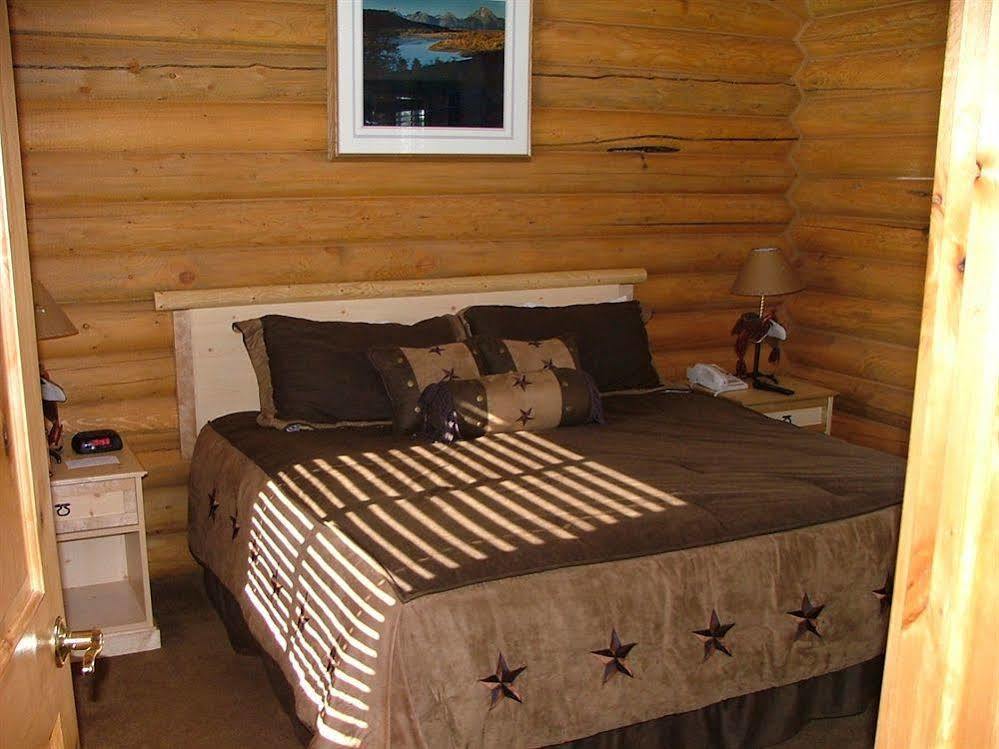 Flying Saddle Resort And Steak House Alpine Extérieur photo