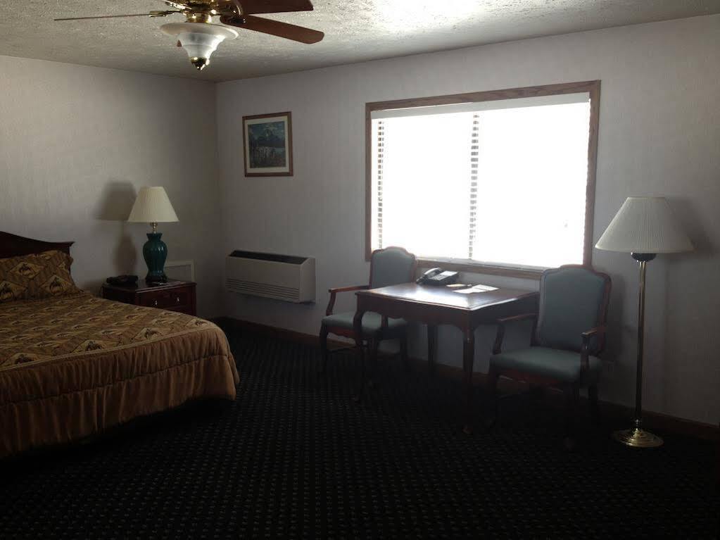 Flying Saddle Resort And Steak House Alpine Extérieur photo